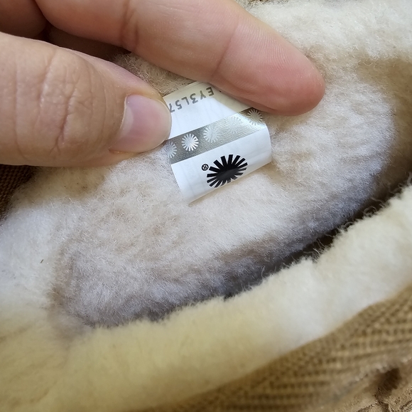 UGG Boots Youth Classic Mini II Stars - Picture 10 of 13